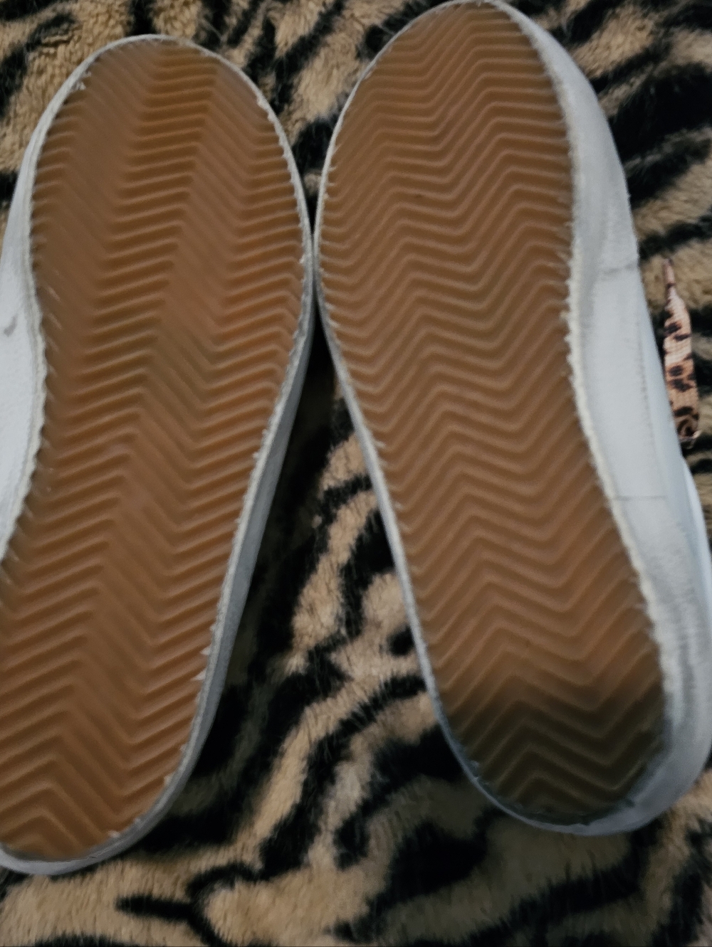 Golden Goose Superstar White Leather Low-Top Sneakers with Star Detail - Picture 7 of 7